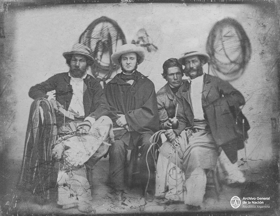 Argentina. Estancieros irlandeses tomando mate. Daguerrotipo, c.1860.