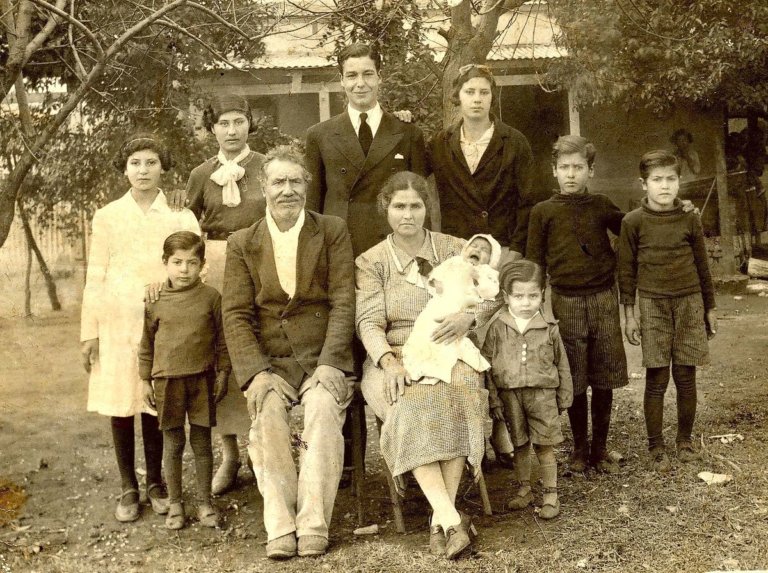 Inmigrantes españoles en el pueblo de Arias, provincia de Córdoba, Argentina