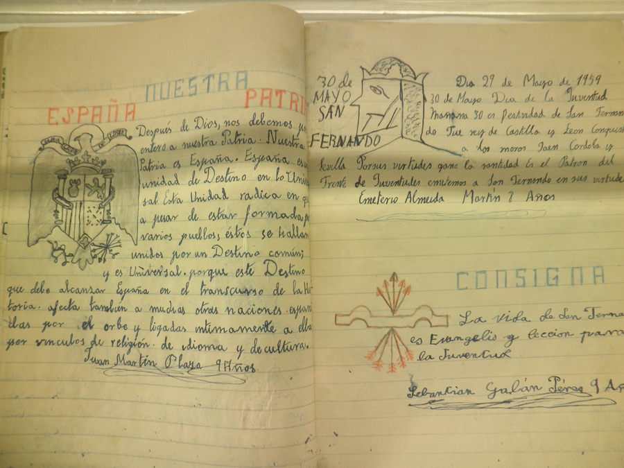Cuaderno con dictado de la época franquista.