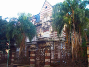 El Lujoso Palacio-Residencia Maguire de Recoleta: Historia, Fotos, y Cómo Visitar