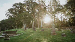 Cómo Buscar Parientes y Ancestros en Cementerios