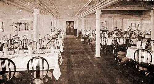 El comedor de segunda clase del barco RMS Franconia en 1911.