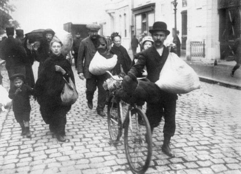 Inmigrantes europeos arriban a America escapando de la Primera Guerra Mundial.