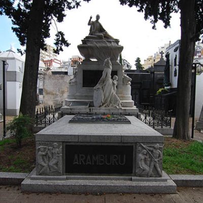 Tumba de Pedro Eugenio Aramburu en el Cementerio de la Recoleta.